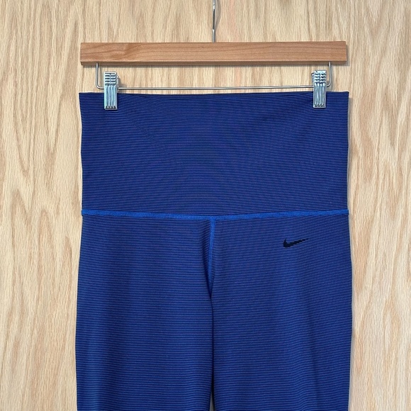 Nike Legend 2.0 Tight Fit Foldover Capri - Picture 2 of 9